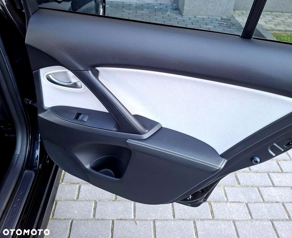 Toyota Avensis 1.8 Premium MS - 30