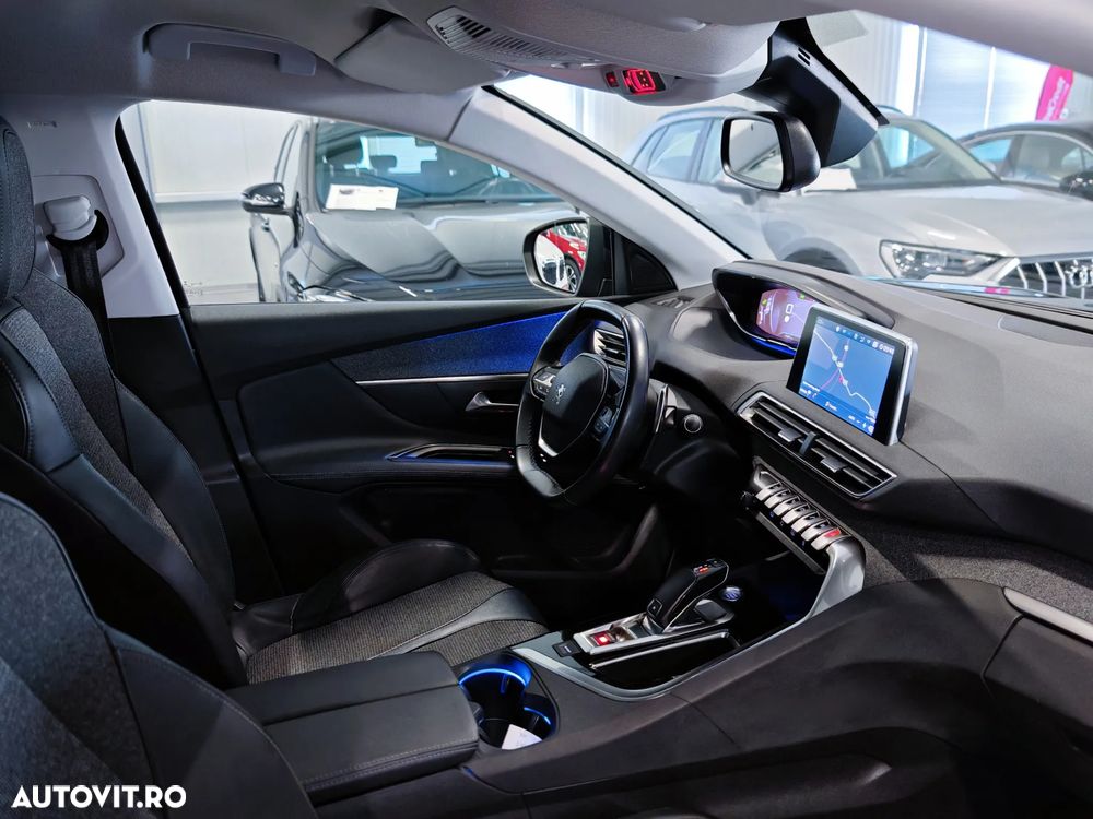 Peugeot 3008 ver-1-2-puretech-s-s-eat8-allure - 6