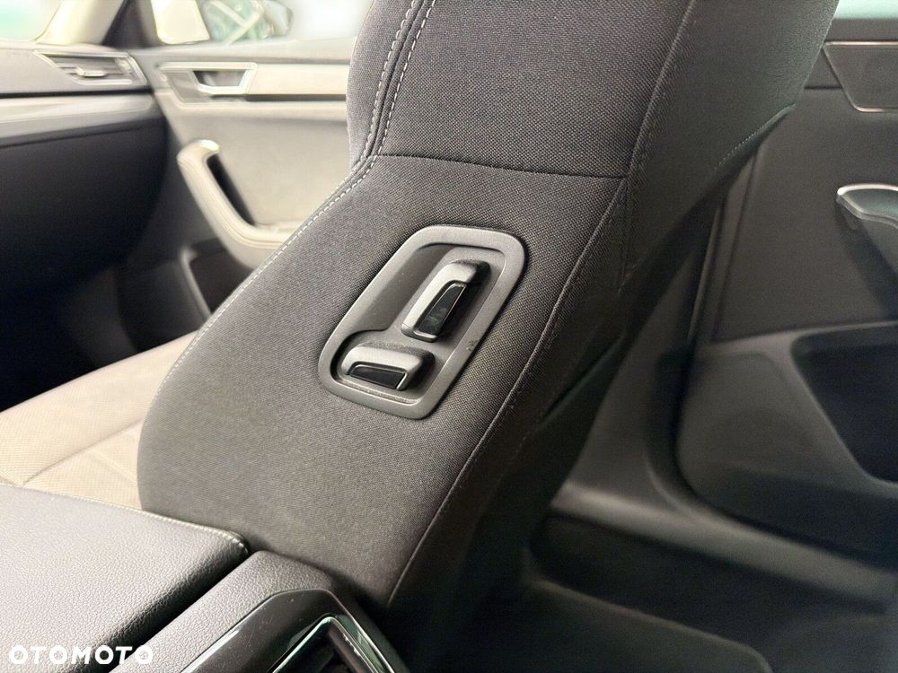Skoda Superb 2.0 TDI SCR Style DSG - 34