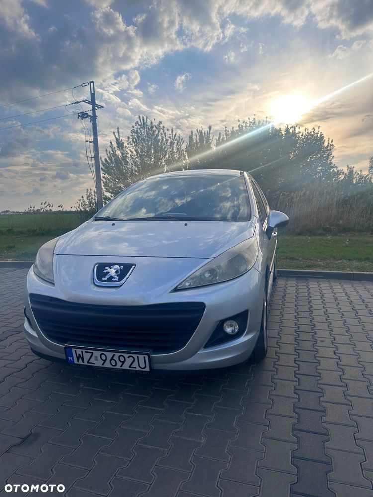 Peugeot 207 - 1