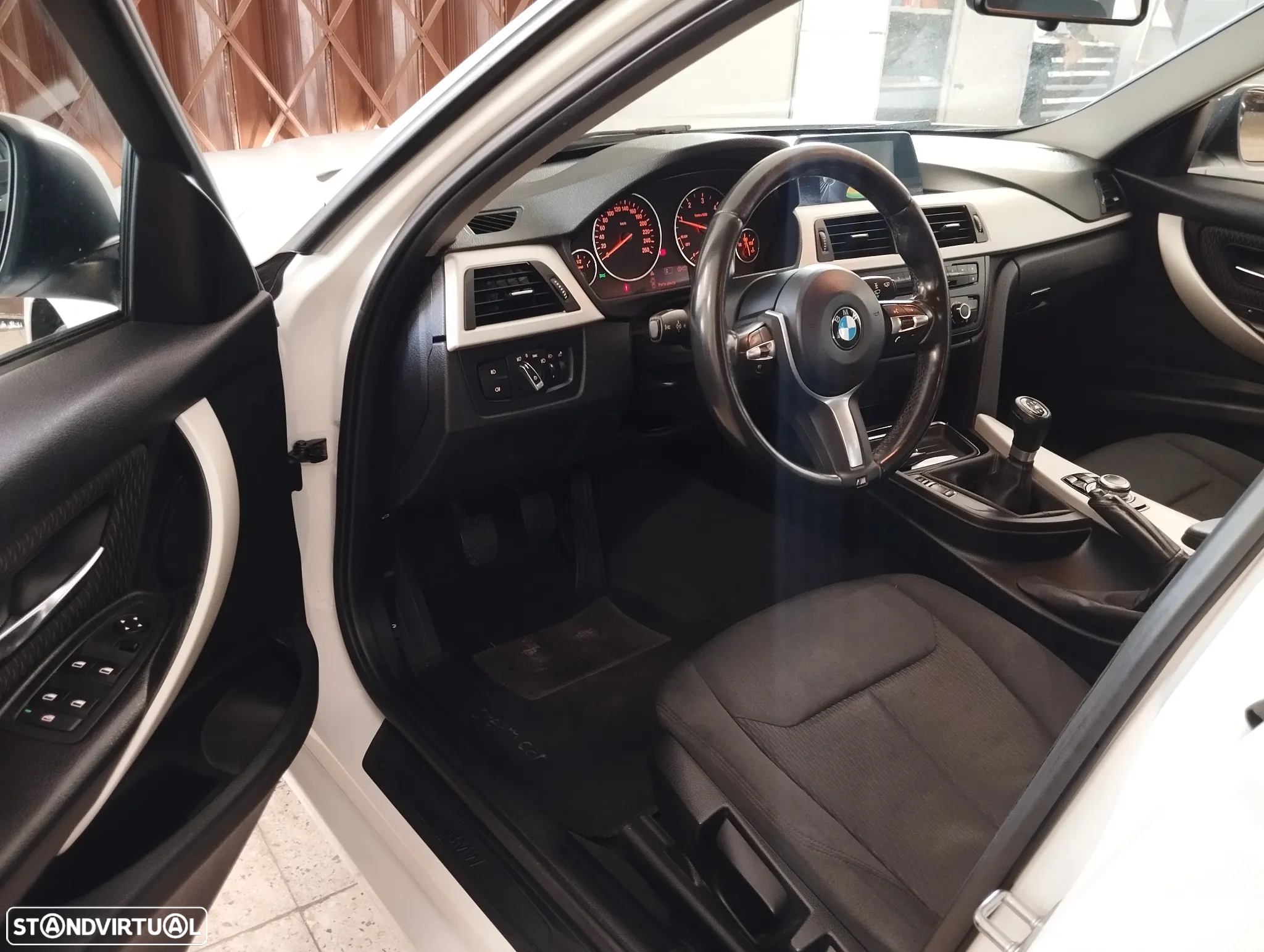 BMW 318 d Touring Line Sport - 27