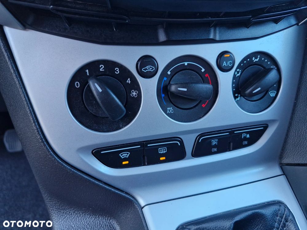 Ford Focus 1.6 TI-VCT Champions Edition - 11