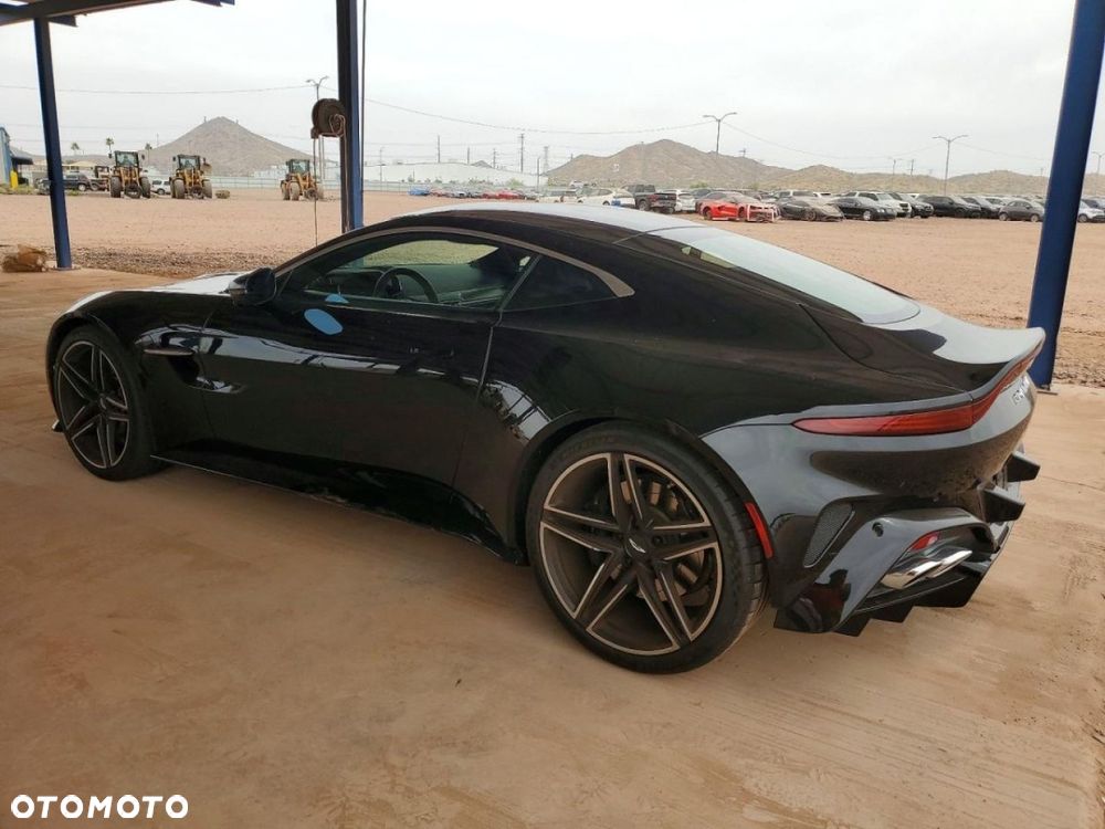 Aston Martin Vantage - 6
