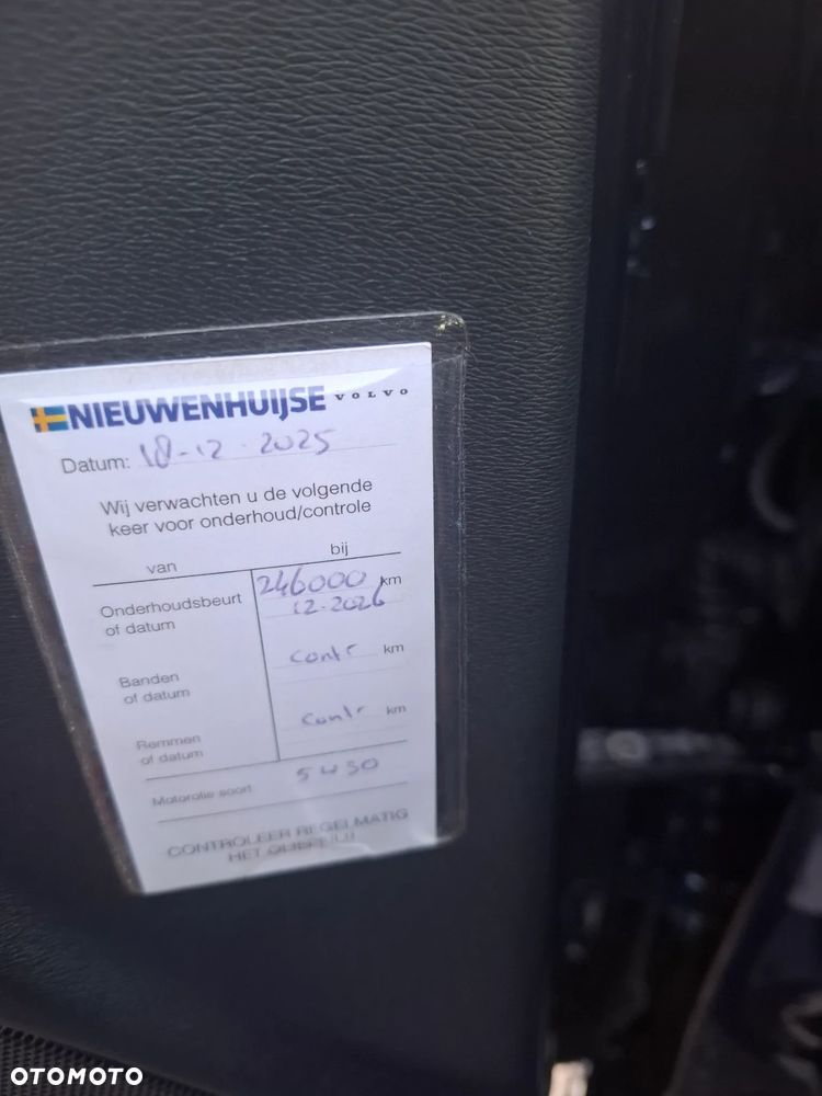 Volvo V60 D6 AWD Plug-in Hybrid Summum - 32