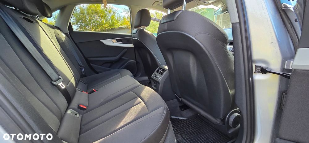 Audi A4 Limousine - 14