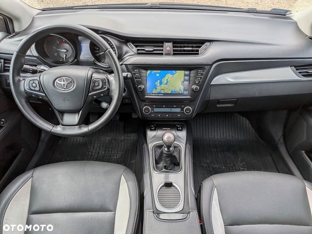 Toyota Avensis 2.0 D-4D Premium - 20