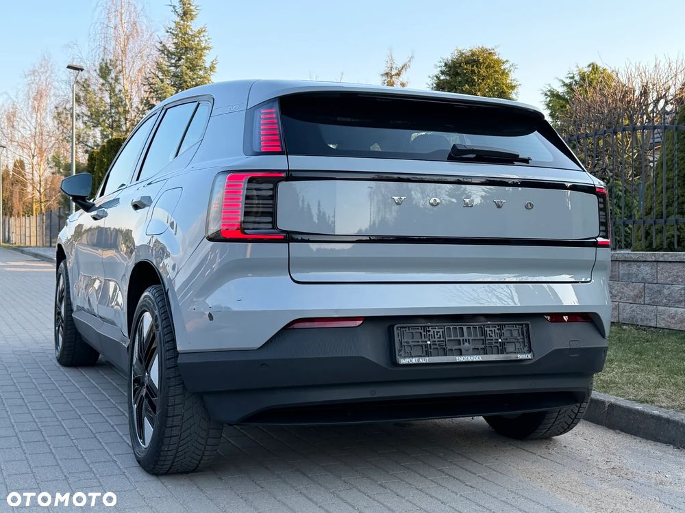Volvo EX30 Single Motor Extended Range RWD Ultra - 8