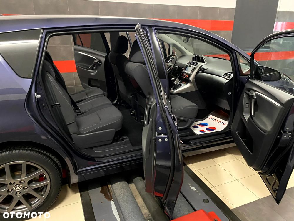 Toyota Verso 1.8 Premium - 21
