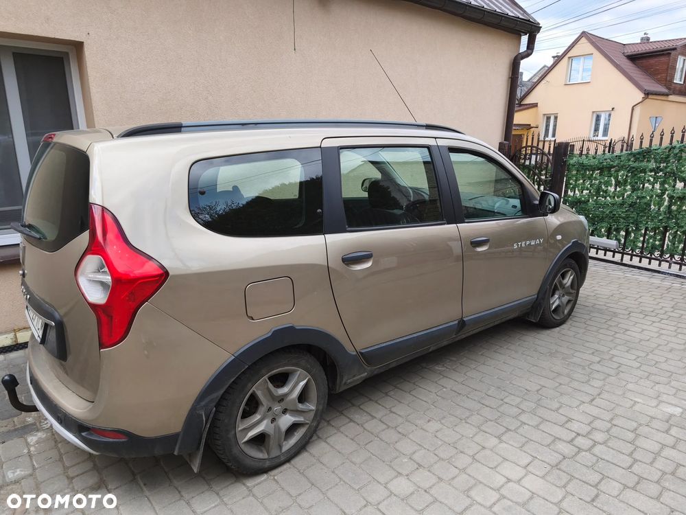 Dacia Lodgy 1.6 SCe Stepway S&S - 2