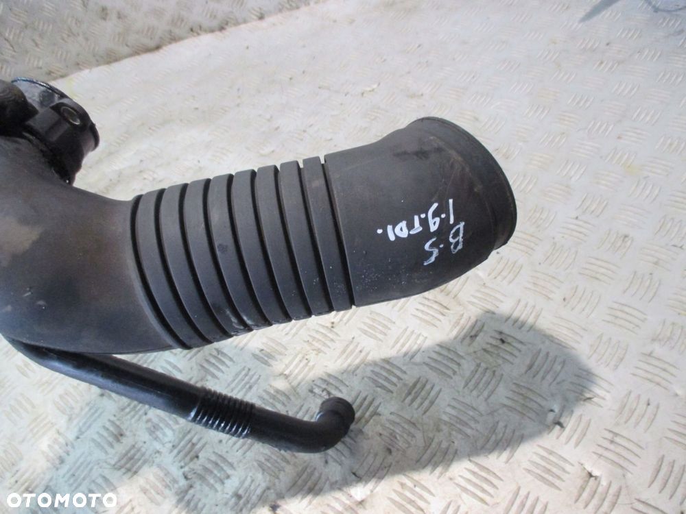 VW PASSAT B5 1,9tdi AWX 130km rura powietrza 8D0129615K - 3