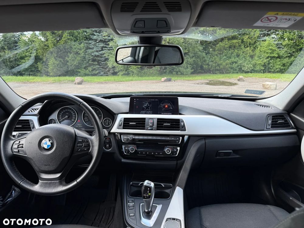 BMW Seria 3 320d xDrive Luxury Line - 15