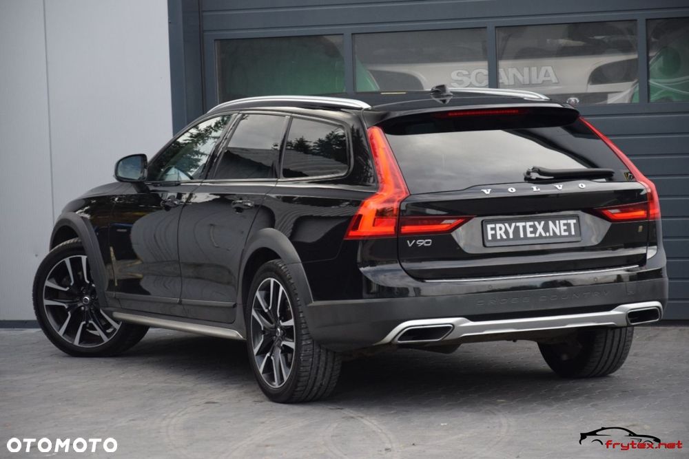 Volvo V90 Cross Country - 13