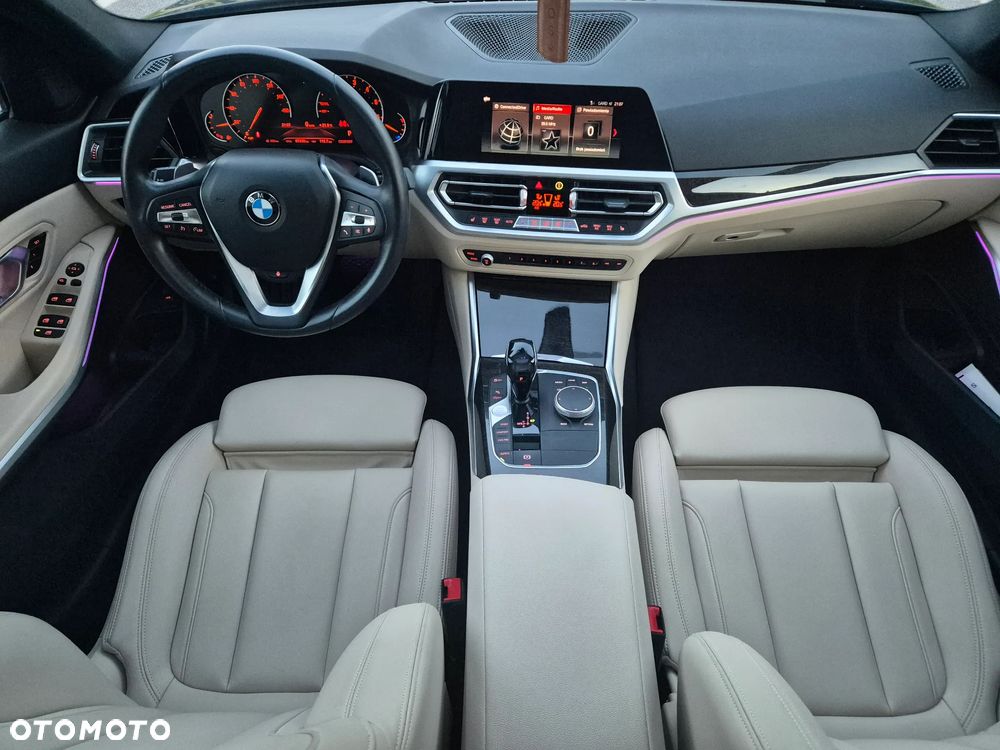 BMW Seria 3 330i xDrive M Sport - 14