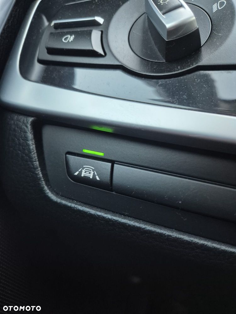 BMW Seria 5 518d - 26