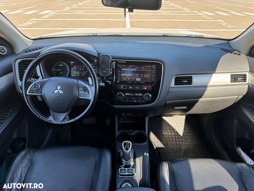 Mitsubishi Outlander - 10