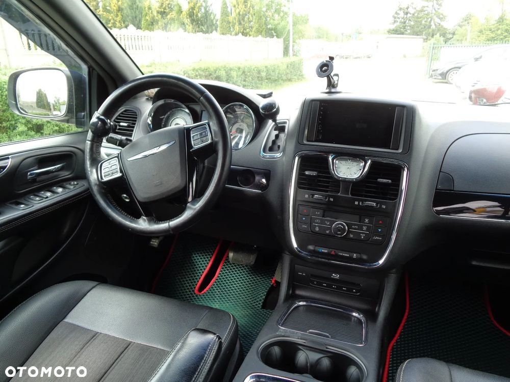 Chrysler Town & Country 3.6 Limited - 12