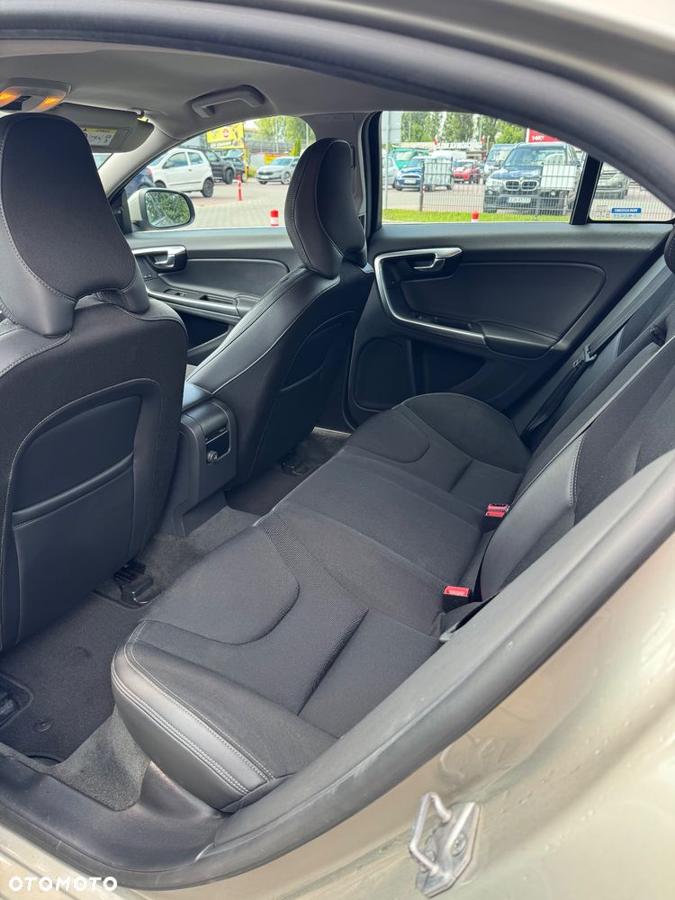Volvo S60 T3 Momentum - 11