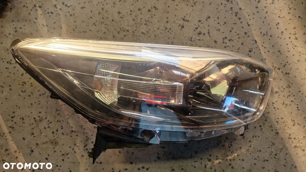 RENAULT CAPTUR 13- LAMPA PRZÓD PRAWA 260105066R - 1