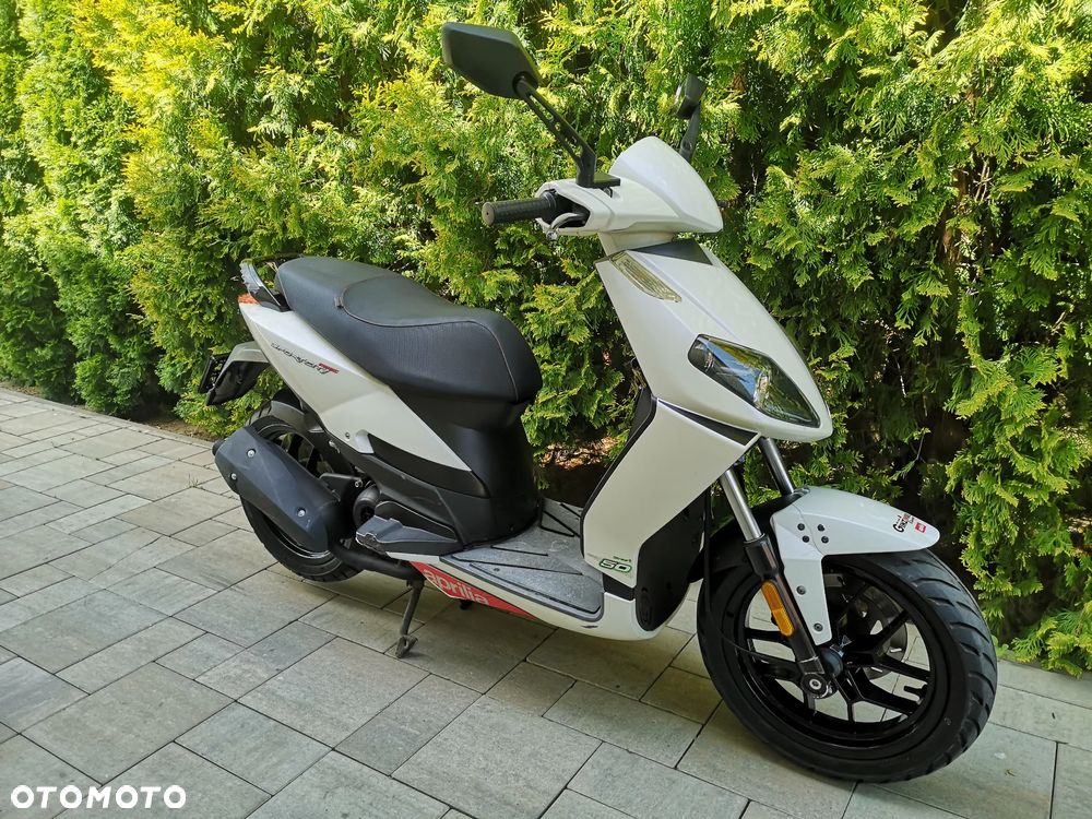 Aprilia Sportcity - 1