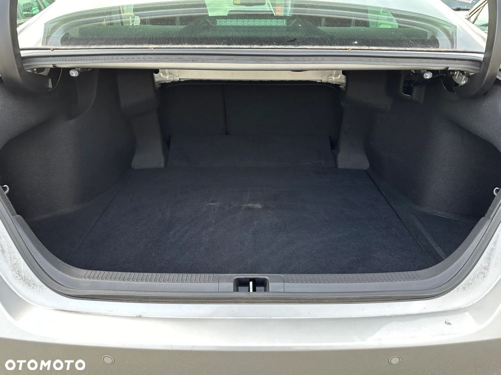 Toyota Camry 2.5 Hybrid Executive CVT - 10