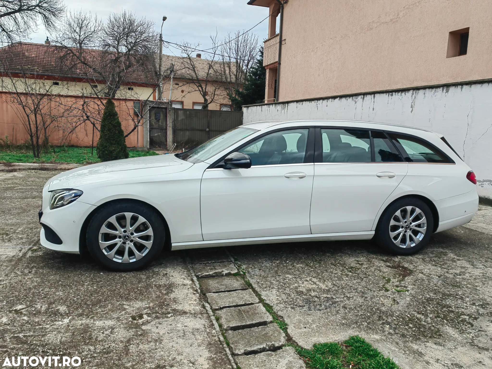 Mercedes-Benz E 220 d T-Modell Aut. - 3