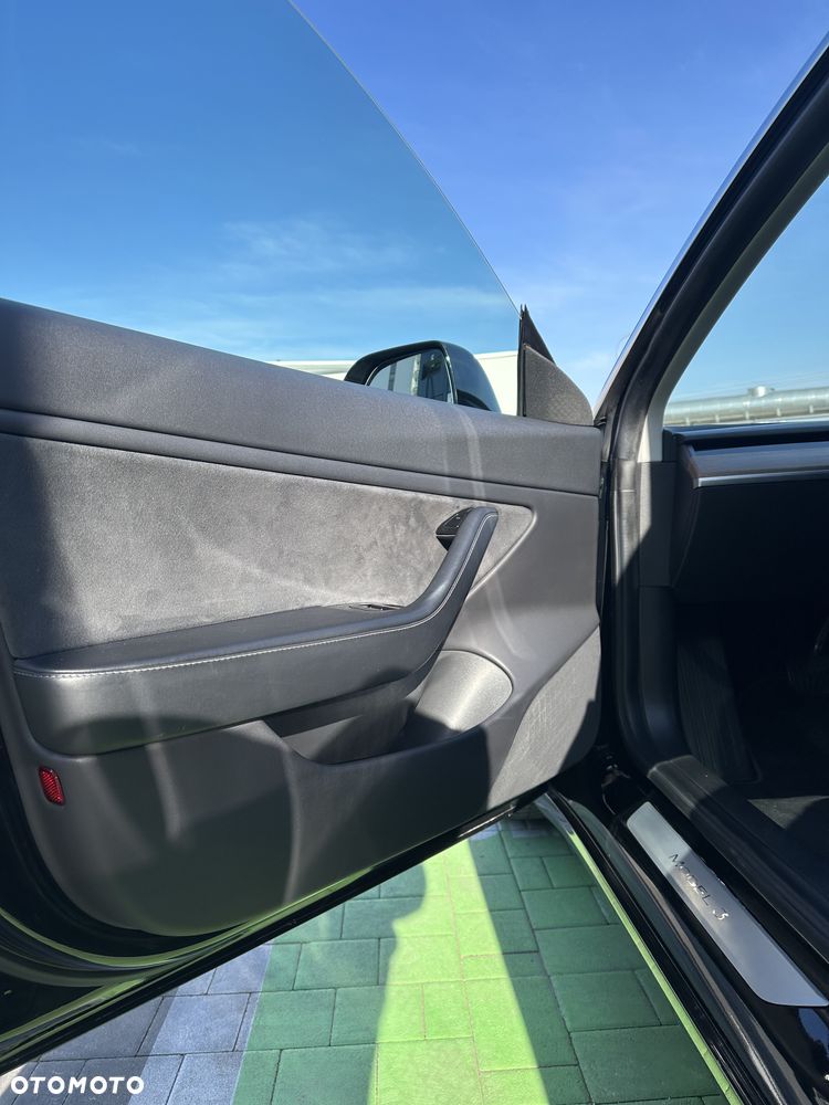 Tesla Model 3 - 3