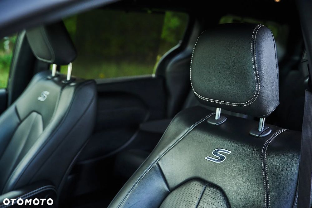 Chrysler Pacifica - 30