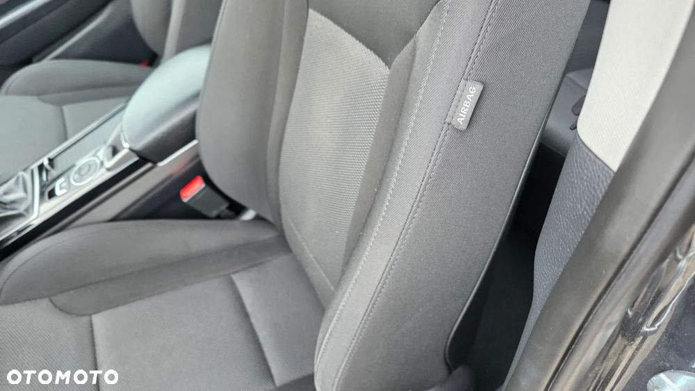 Hyundai i40 Kombi blue 1.6 Family - 12