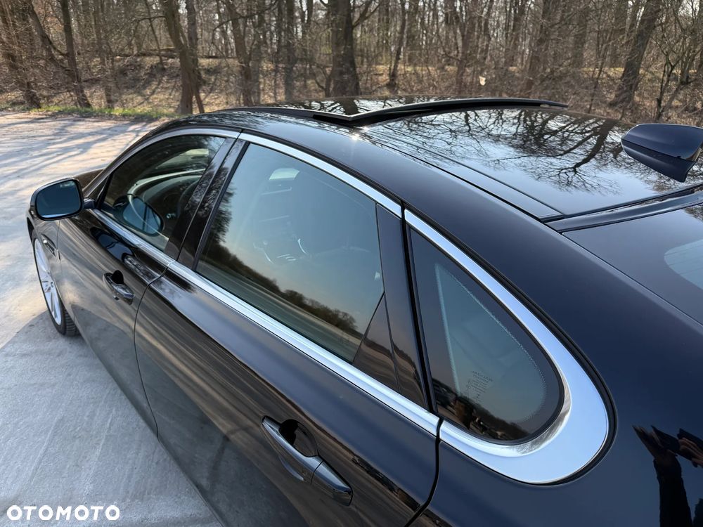 Jaguar XF 35t Portfolio - 10