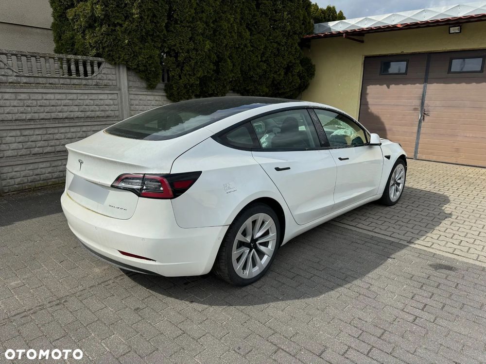 Tesla Model 3 - 5