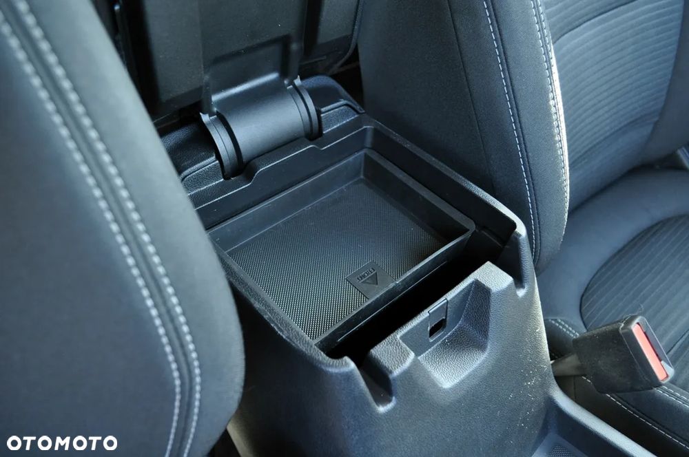 Ford Kuga - 37