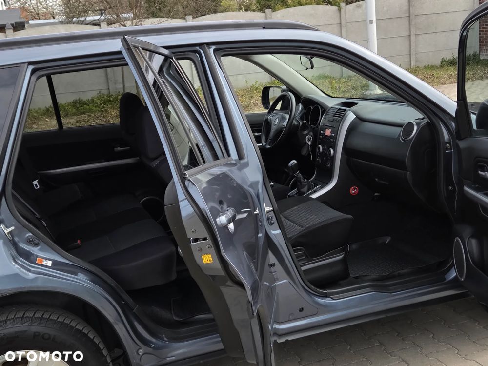 Suzuki Grand Vitara 1.9 DDiS Comfort DPF Family - 17