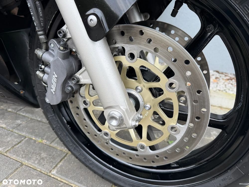 Honda VFR - 12