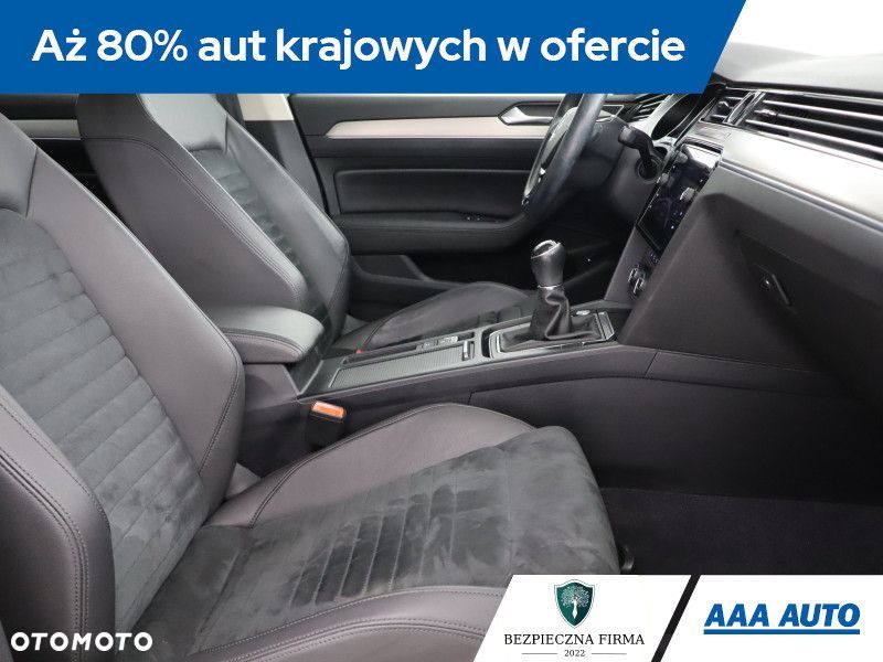 Volkswagen Passat - 11