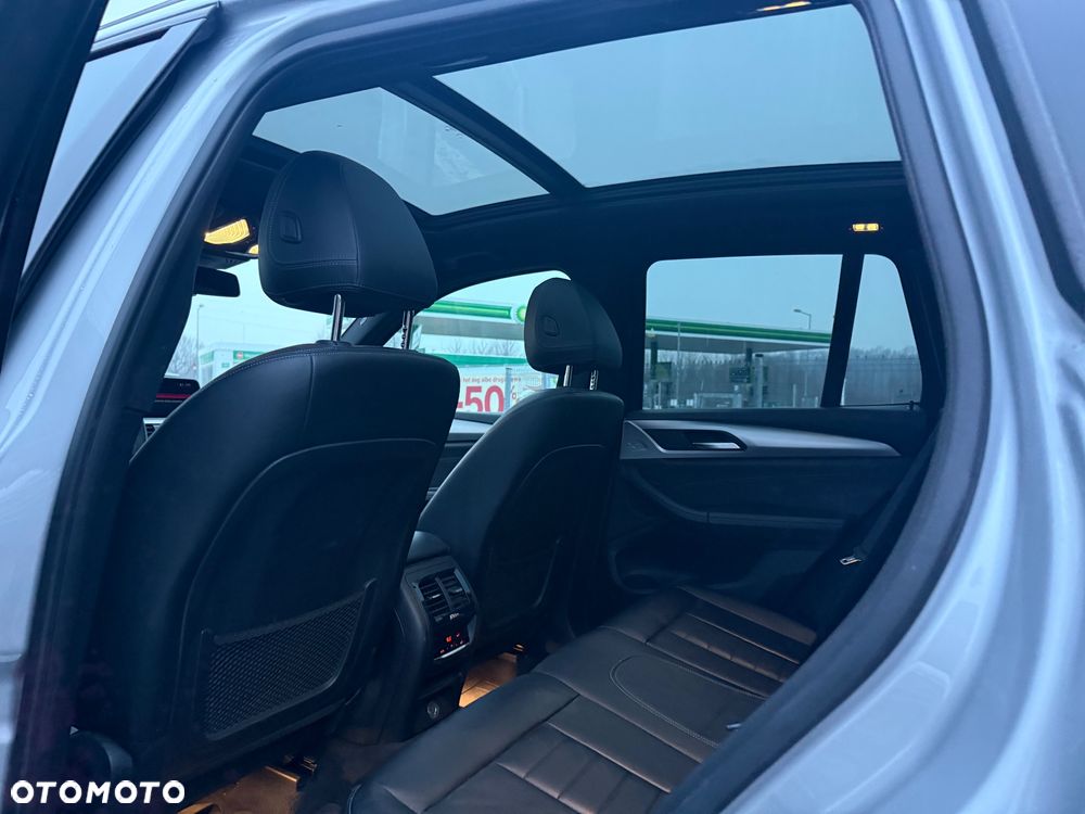 BMW X3 xDrive20i sport - 24