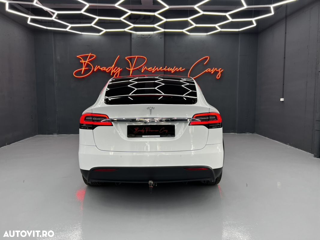 Tesla Model X - 5