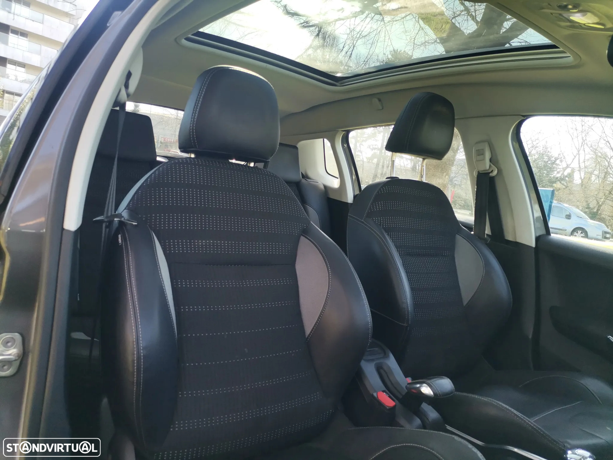 Peugeot 2008 1.6 e-HDi Allure 2-Tronic - 14
