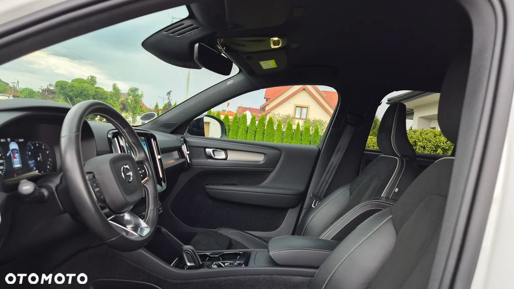 Volvo XC 40 T3 Geartronic Momentum Pro - 20