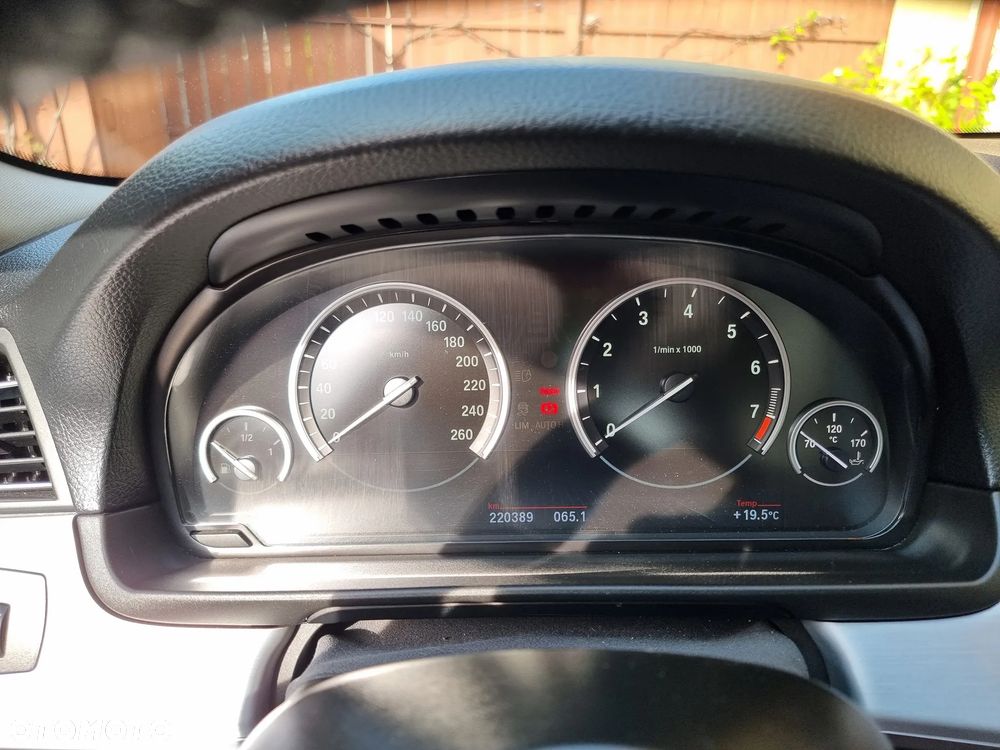 BMW Seria 5 535i xDrive - 14