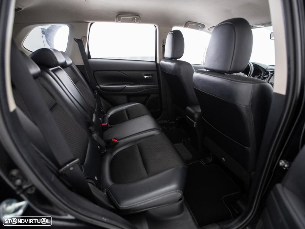 Mitsubishi Outlander - 11