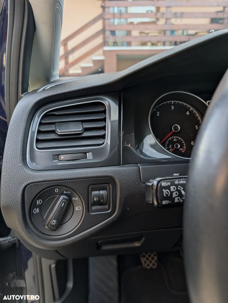 Volkswagen Golf - 8