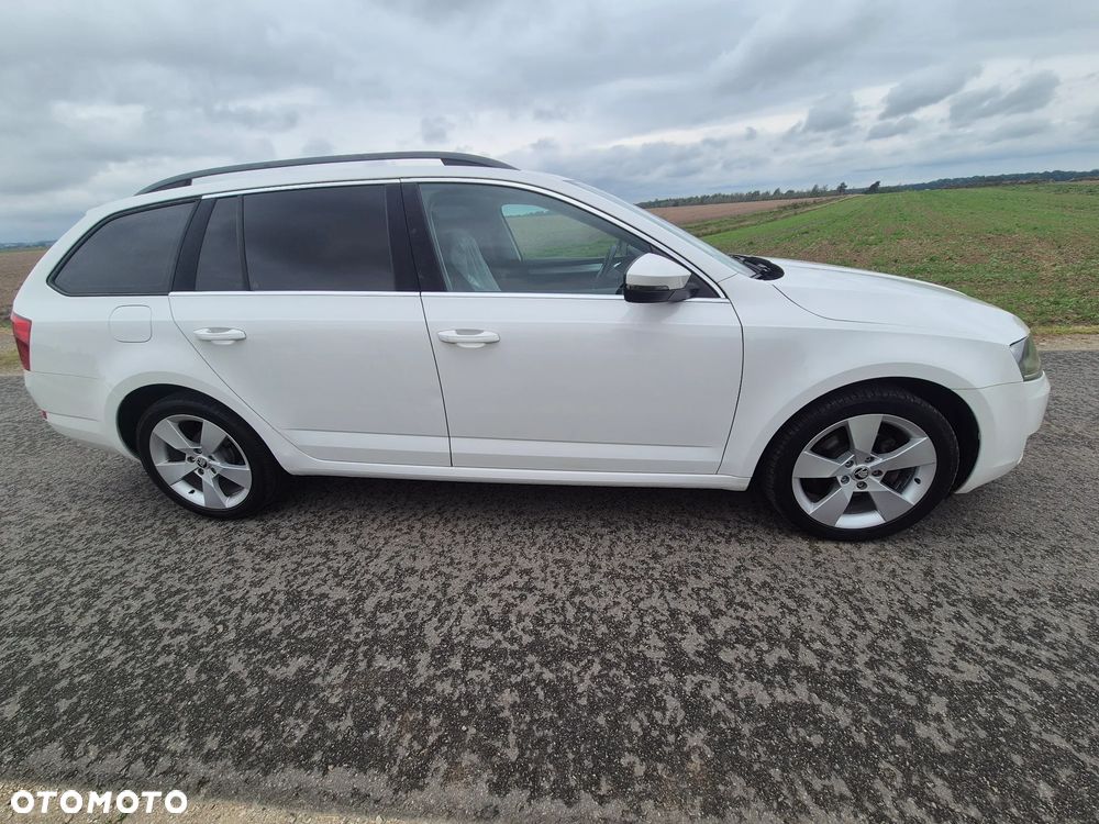 Skoda Octavia 1.6 TDI DPF DSG Elegance - 2