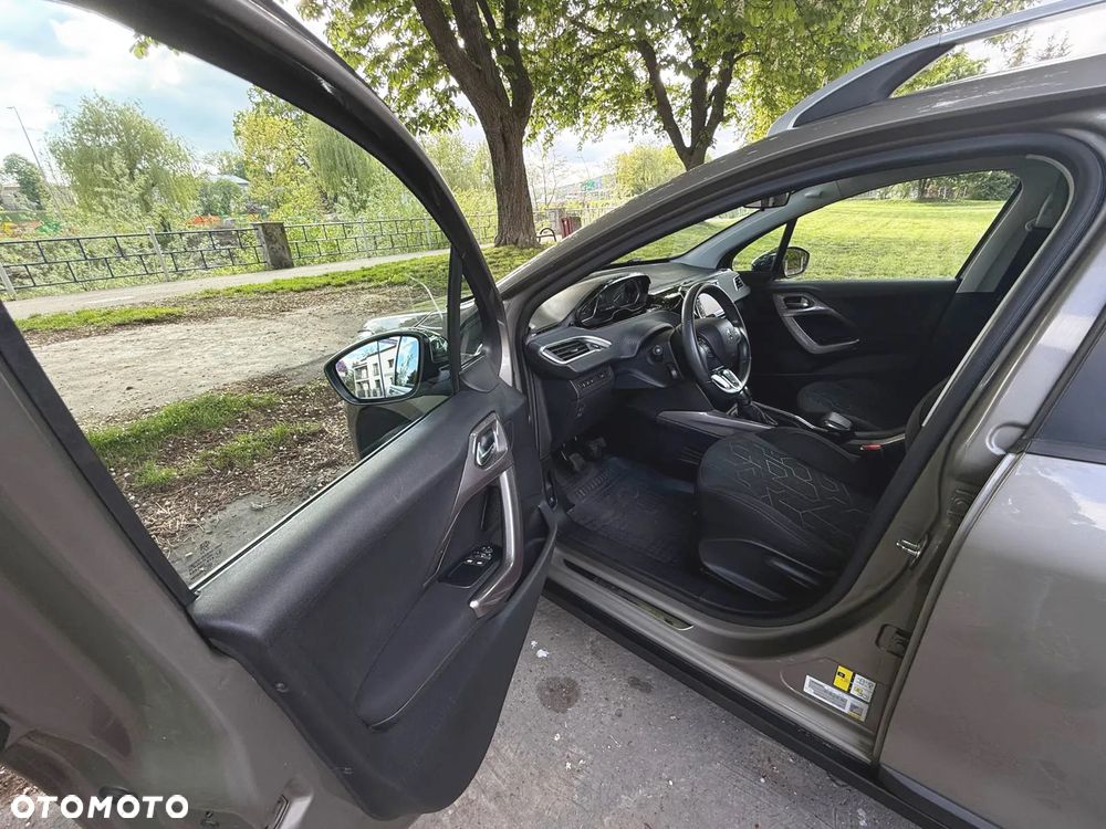 Peugeot 2008 1.2 Pure Tech Style S&S - 8