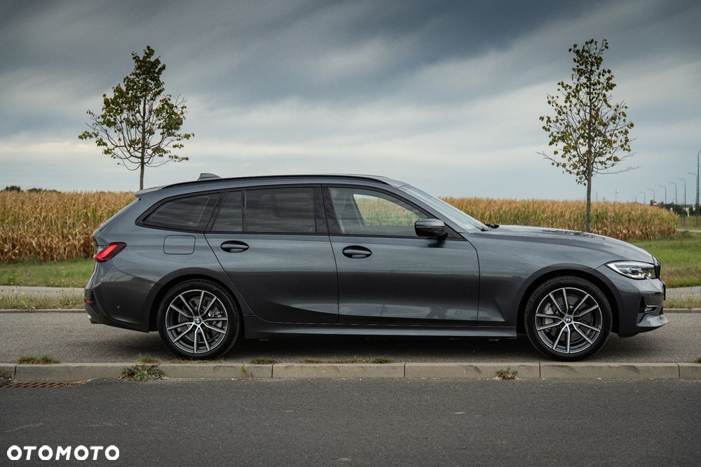 BMW Seria 3 330i xDrive Sport Line sport - 2
