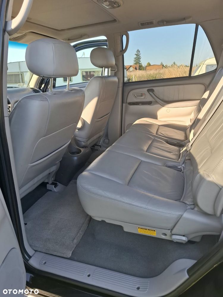 Toyota Sequoia - 33