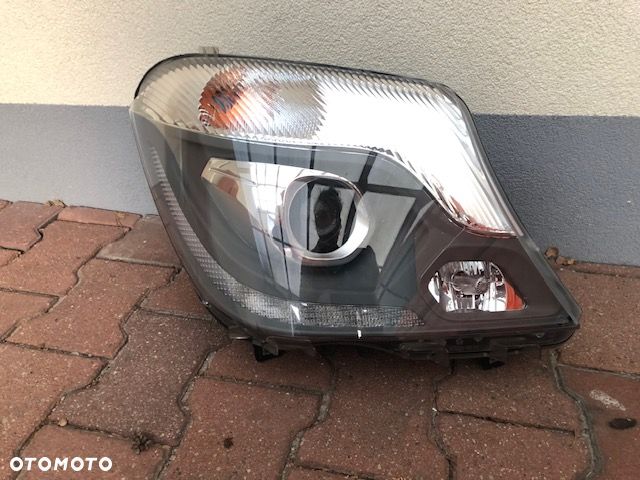 Lampa xenon Sprinter906 lift prawy
