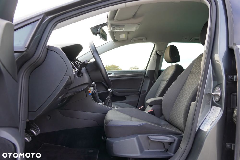 Volkswagen Golf - 14