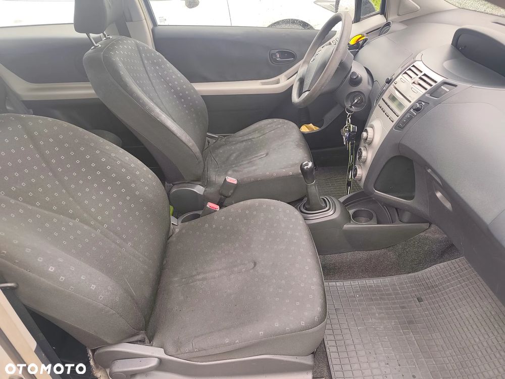 Toyota Yaris 1.3 Luna A/C - 8
