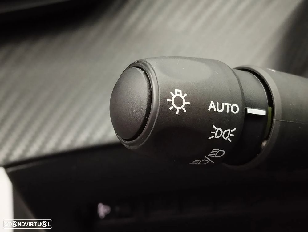 Peugeot 208 1.2 PureTech Active Pack - 17