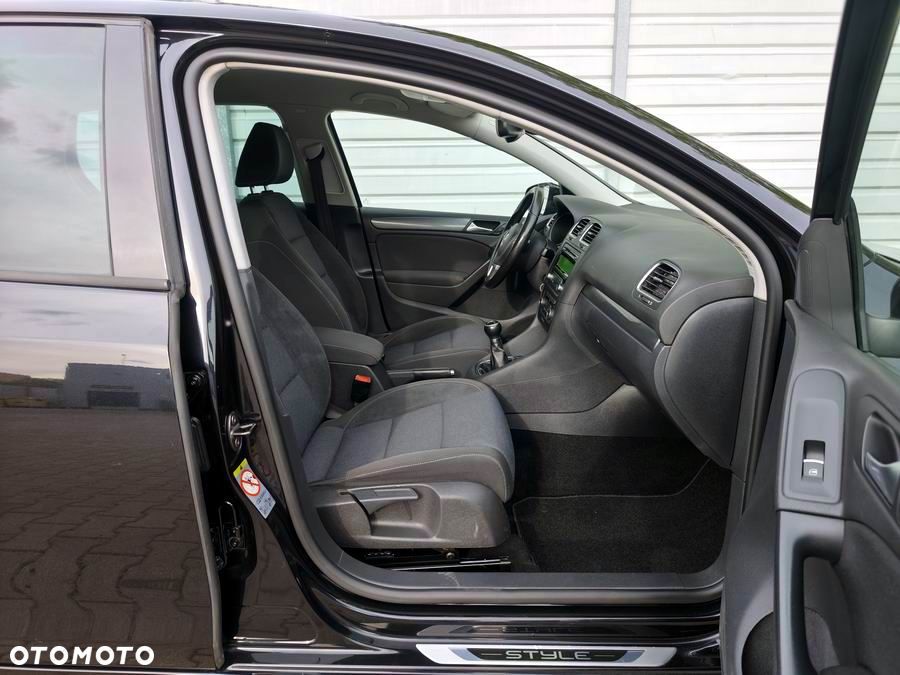 Volkswagen Golf 1.6 TDI DPF Highline - 16